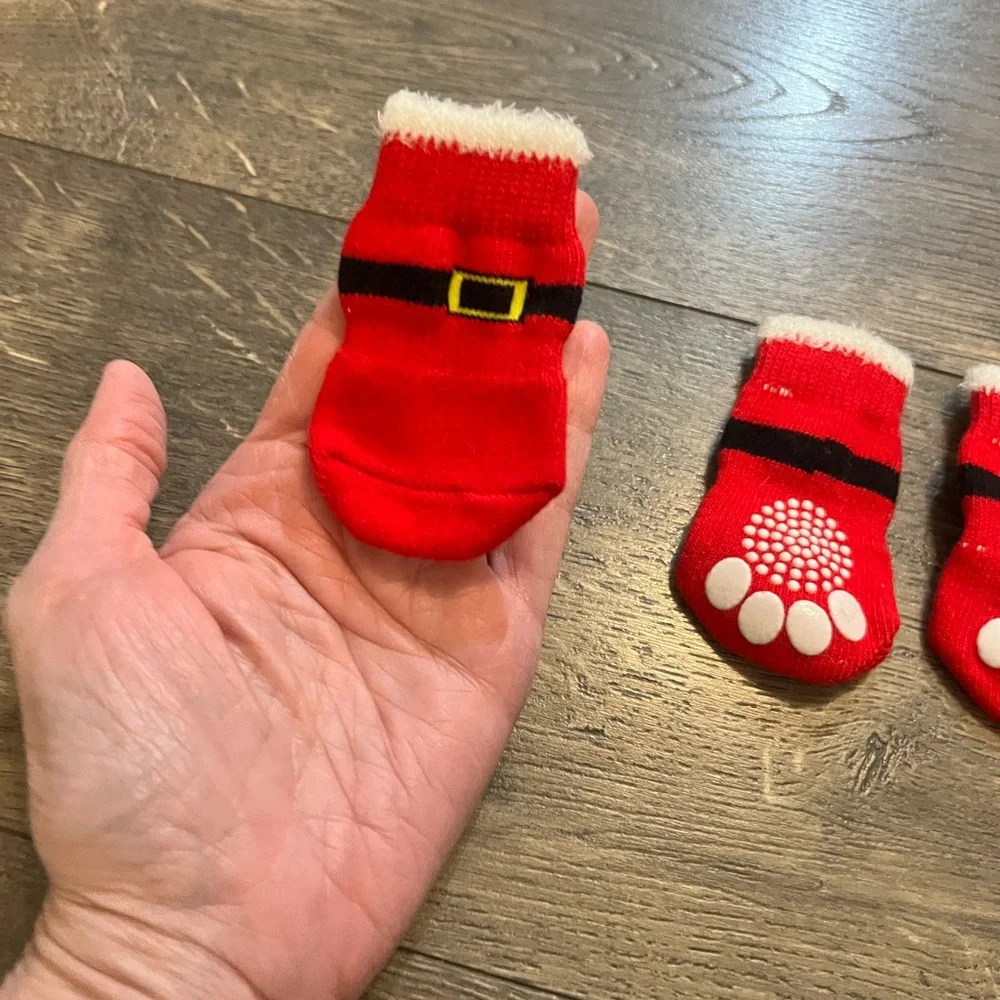 Anti Slip Christmas Socks for Dogs SM.‎ NWOT.